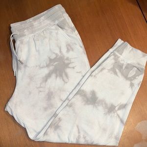 Grey joggers, medium. Side pockets.